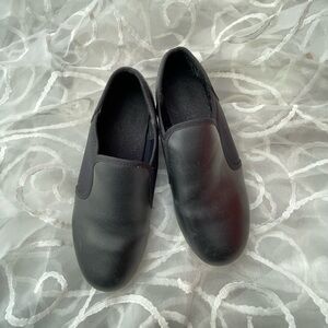 Kids tap shoes elastic slip on size 4??